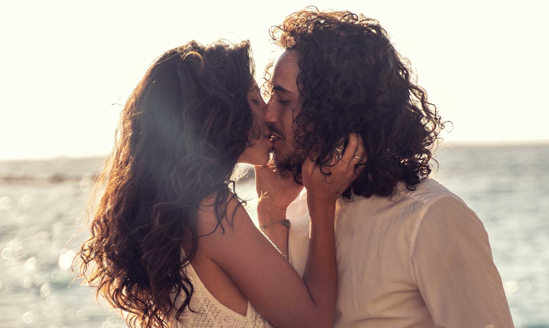 Como saber quando alguém quer te beijar