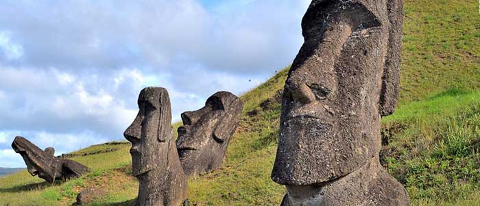 Moai Tukuturi | As curiosas estátuas da Ilha de Páscoa 1 estatuas da ilha de pascoa